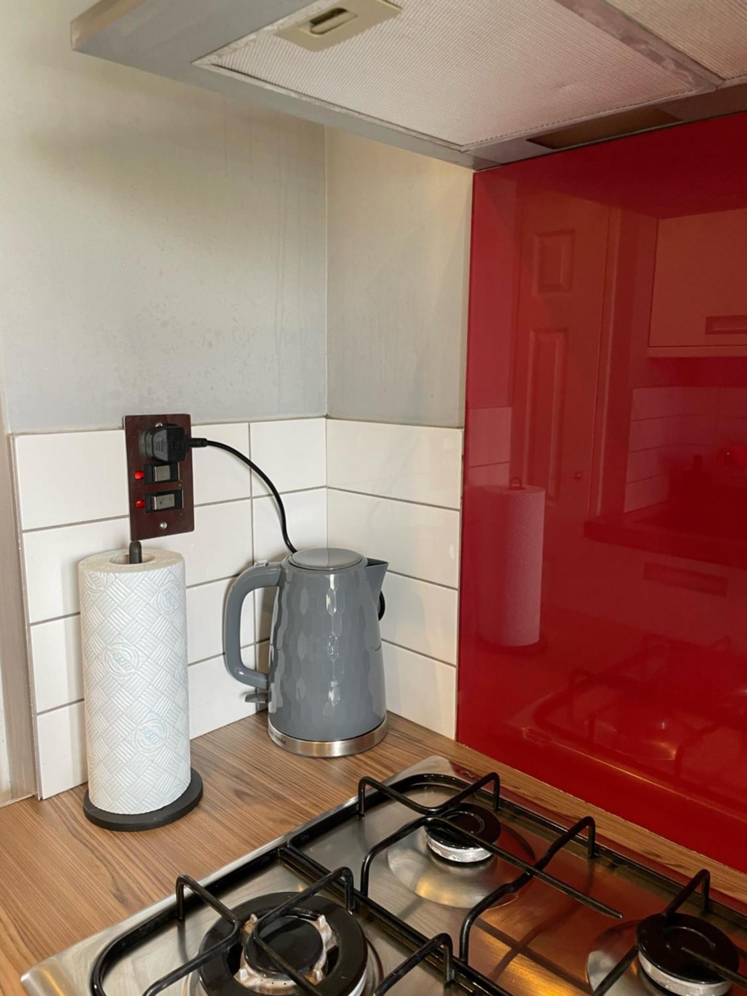 Top Floor 1 Bedroom Apartment With Views Over Лондон Екстериор снимка