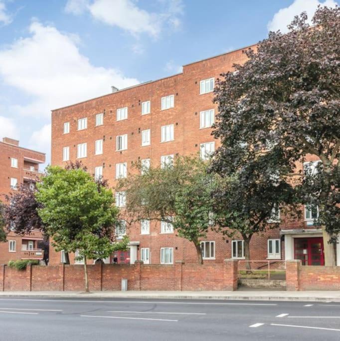 Top Floor 1 Bedroom Apartment With Views Over Лондон Екстериор снимка