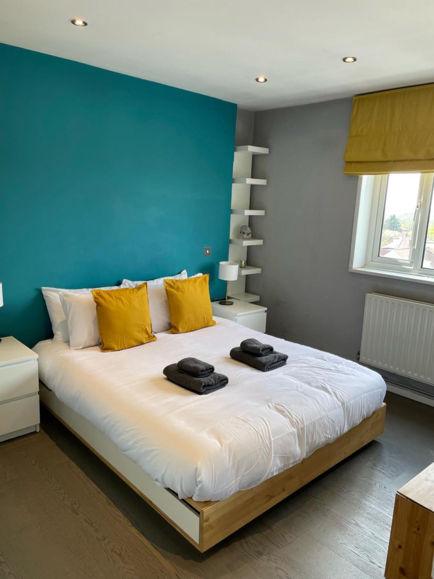 Top Floor 1 Bedroom Apartment With Views Over Лондон Екстериор снимка
